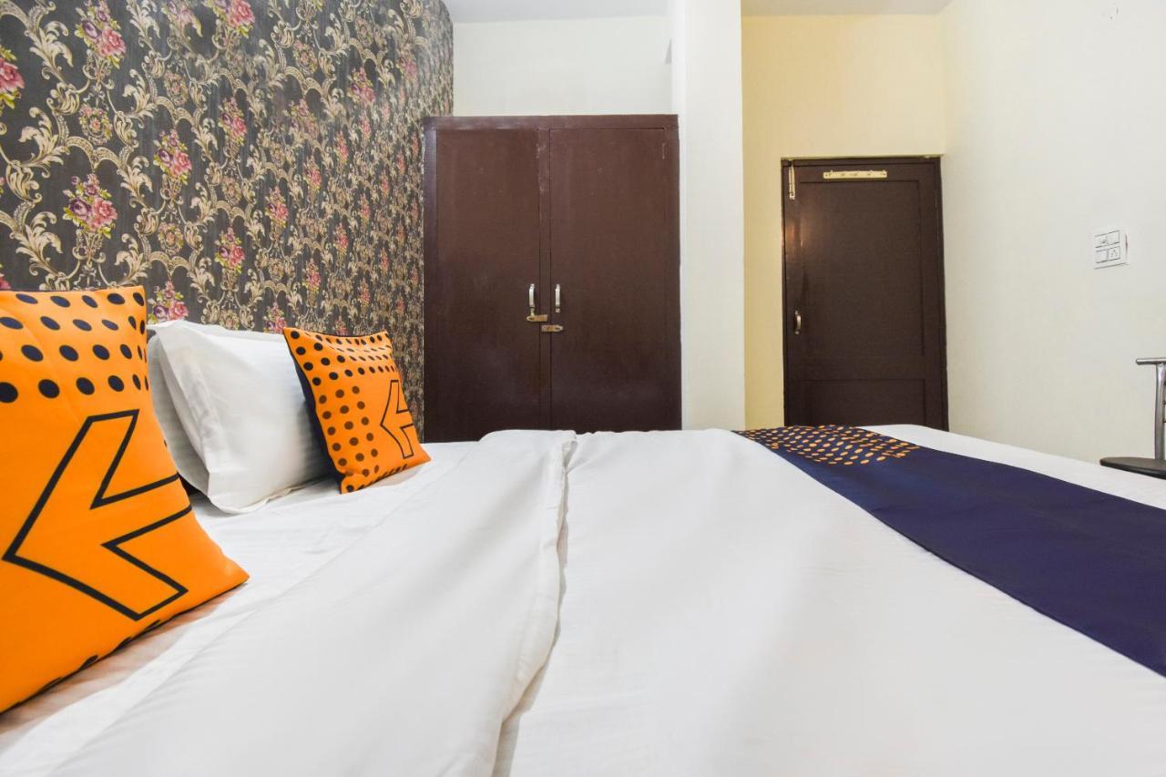 SPOT ON 70295 Sky Inn Jalandhar Bagian luar foto
