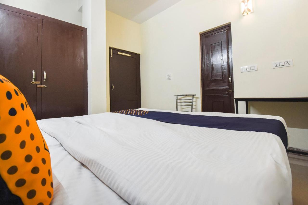 SPOT ON 70295 Sky Inn Jalandhar Bagian luar foto