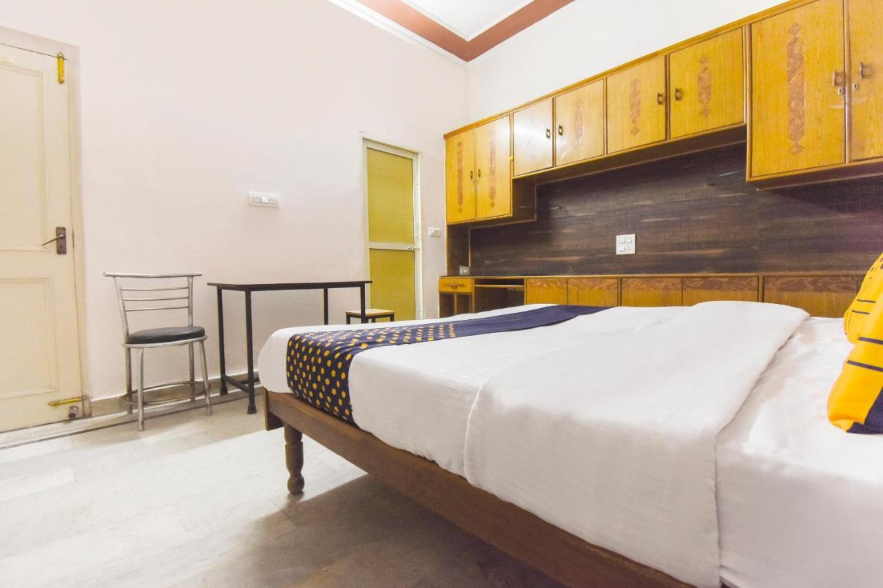 SPOT ON 70295 Sky Inn Jalandhar Bagian luar foto